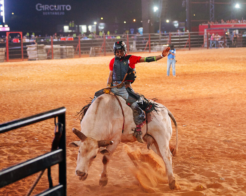 Paraense é o campeão das montarias em touros do Ribeirão Rodeo Music 2026