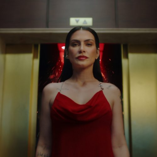Cléo potencializa a sensualidade e sofisticação de Nativa SPA Cereja Rouge em campanha de lançamento do o Boticário