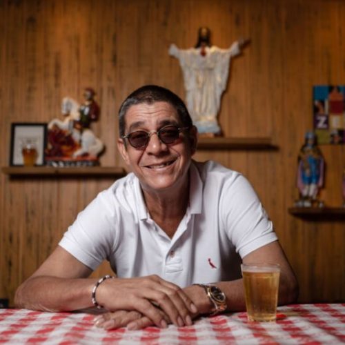 *ARQUIVO* RIO DE JANEIRO, RJ, 16.09.2019 - O cantor Zeca Pagodinho no bar que ele abriu há um ano na Barra da Tijuca, no Rio de Janeiro. (Foto: Zô Guimarães/Folhapress)