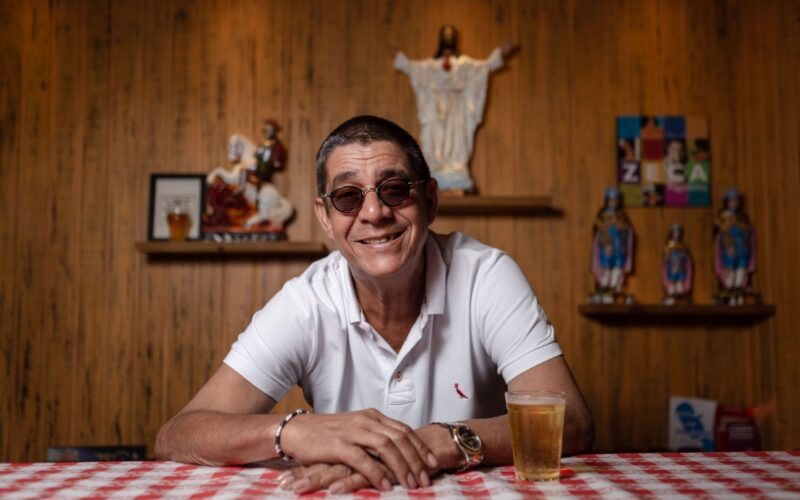 *ARQUIVO* RIO DE JANEIRO, RJ, 16.09.2019 - O cantor Zeca Pagodinho no bar que ele abriu há um ano na Barra da Tijuca, no Rio de Janeiro. (Foto: Zô Guimarães/Folhapress)