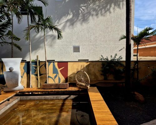 Ruy Marques Ferreira transforma muro da CasaCotrim em obra de arte ao vivo