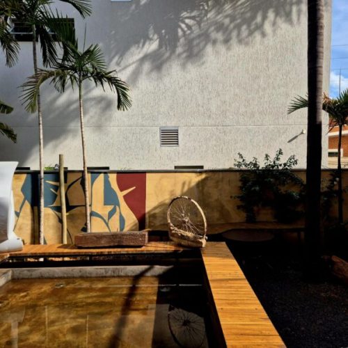 Ruy Marques Ferreira transforma muro da CasaCotrim em obra de arte ao vivo