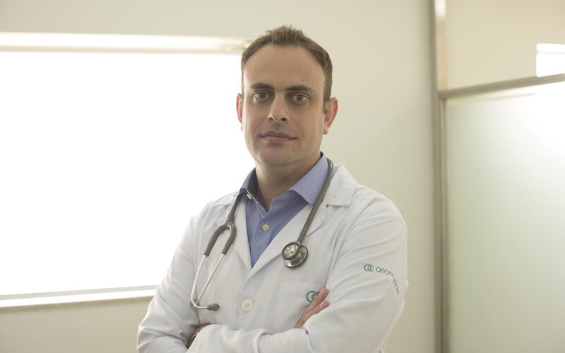 Câncer de mama também afeta homens e exige atenção aos sinais de alerta