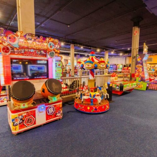 Férias escolares no RibeirãoShopping têm exposição de dinossauros, parque indoor e estreias como Jurassic World e Superman