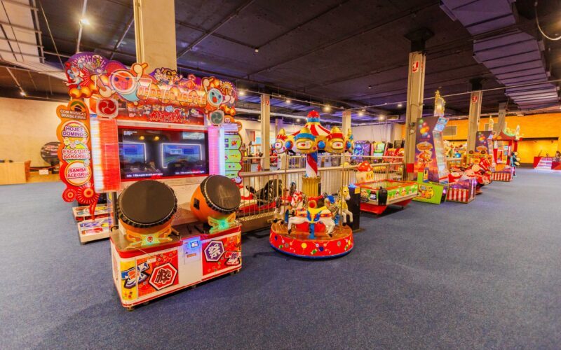 Férias escolares no RibeirãoShopping têm exposição de dinossauros, parque indoor e estreias como Jurassic World e Superman