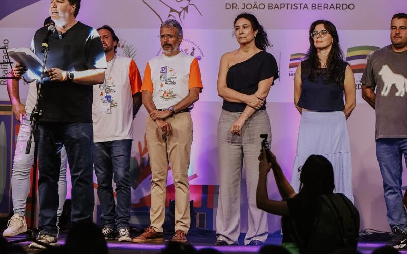 “Todos somos poesia”: Bráulio Bessa abre Semana do Livro em Jardinópolis