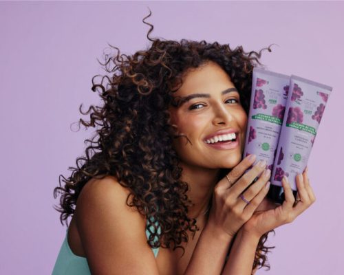 O Boticário retoma o sucesso de Cuide-se Bem Feira com nova linha Cachos de Uva, para cabelos com curvaturas
