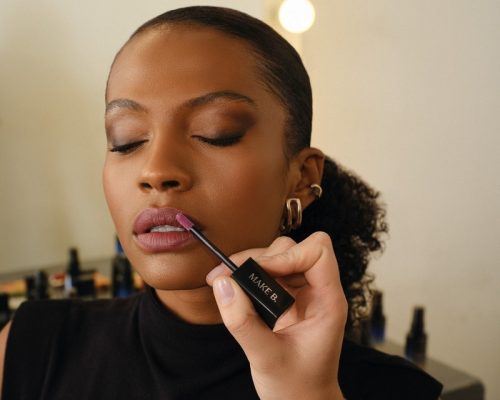 MAKE DE CARNAVAL: 7 passos para um look tendência e resistente ao calor