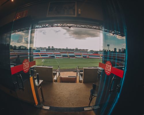 Bar do Zeca Pagodinho presenteia torcedores do Botafogo-SP com ingresso para o camarote no aniversário do clube