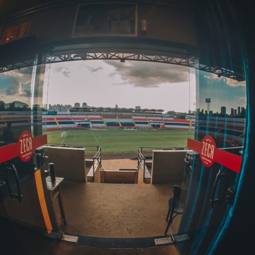 Bar do Zeca Pagodinho presenteia torcedores do Botafogo-SP com ingresso para o camarote no aniversário do clube