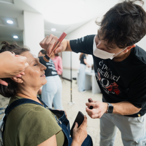 Hospital de Amor realiza pré-lançamento do “Outubro Rosa” com dia de beleza para pacientes em acompanhamento no Instituto de Prevenção, em Barretos (SP)