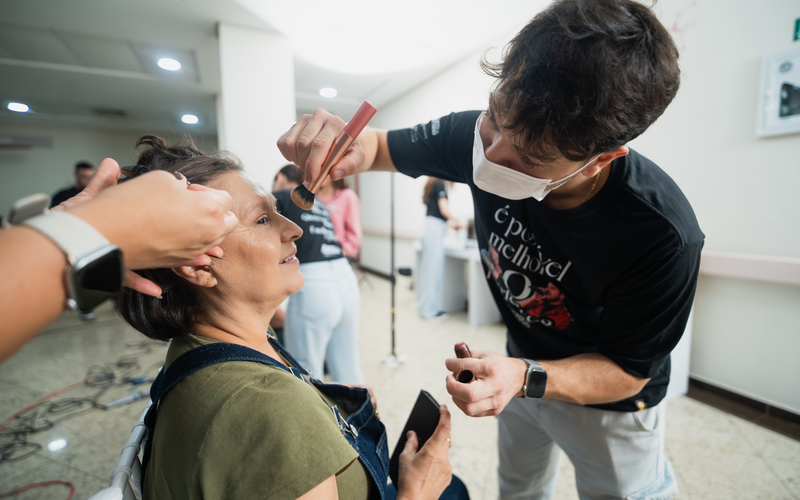 Hospital de Amor realiza pré-lançamento do “Outubro Rosa” com dia de beleza para pacientes em acompanhamento no Instituto de Prevenção, em Barretos (SP)