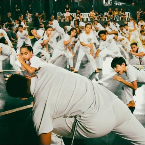 Arte e Ginga leva capoeira gratuita a crianças e adolescentes da região