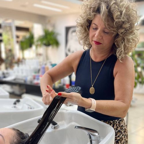 Cabelo no pós-férias: como recuperar fios danificados por sol, piscina e mar