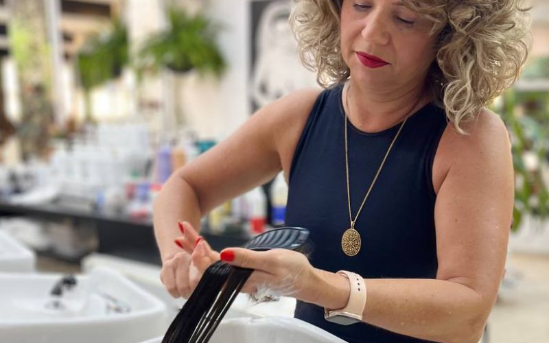 Cabelo no pós-férias: como recuperar fios danificados por sol, piscina e mar