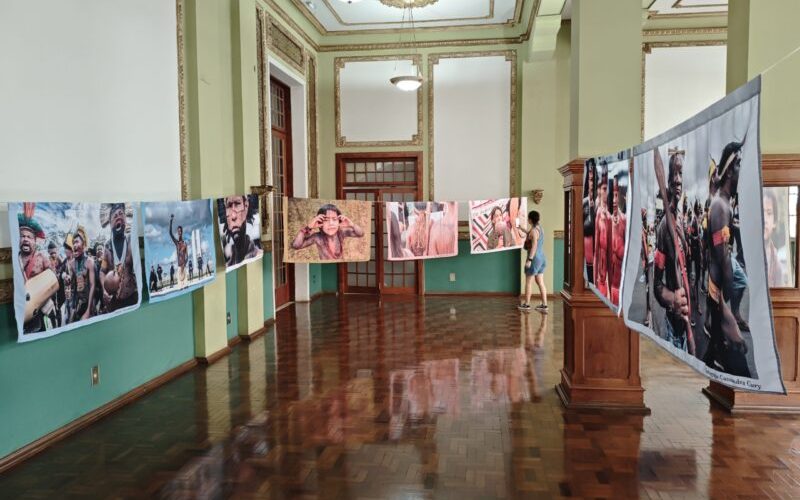 Exposição “Raízes que movem” segue até 13 de abril no Centro Cultural Palace