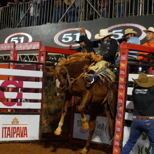 5º Rodeio Pela Vida começa com casa cheia e disputas acirradas na arena