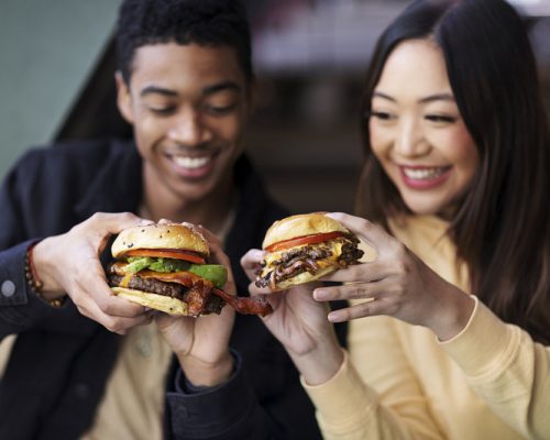 Dia Mundial do Hambúrguer: confira dicas saudáveis para aproveitar a data com a família