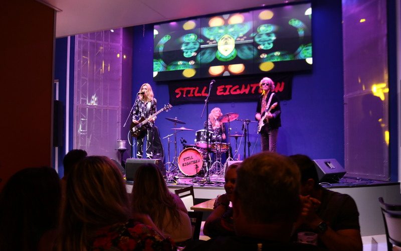 Hard Rock Cafe Ribeirão Preto recebe show de banda canadense