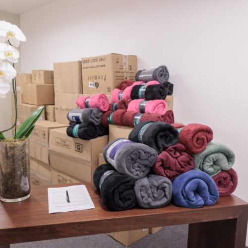 RibeirãoShopping entrega mais de 1.400 peças de roupa ao Fundo Social de Solidariedade de Ribeirão Preto 