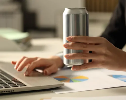 Popularidade de energéticos dispara e preocupa especialistas em saúde