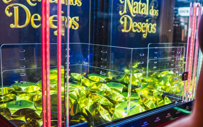 Santa Maria Outlet lança promoção de Natal com cerca de 6 mil prêmios instantâneos
