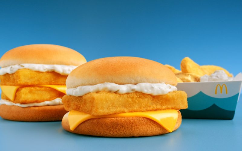 McFish voltou e não veio sozinho: McDonald’s apresenta McFish & Chips com batatas rústicas e parceria com Duolingo