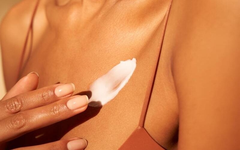 Pele hidratada no inverno: fonte de proteínas, aminoácidos e ômega 3, óleo de quinoa tem poder nutritivo 530 vezes superior ao de coco