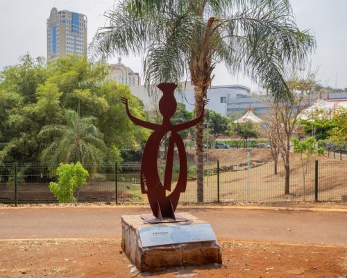 RibeirãoShopping presenteia Parque das Artes com obras da exposição “Espantalhos”