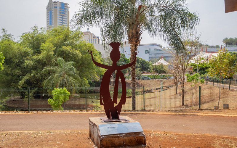 RibeirãoShopping presenteia Parque das Artes com obras da exposição “Espantalhos”