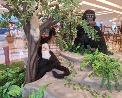 Exposição de animais selvagens no ShoppingSantaÚrsula conta com 24 réplicas em tamanhos reais