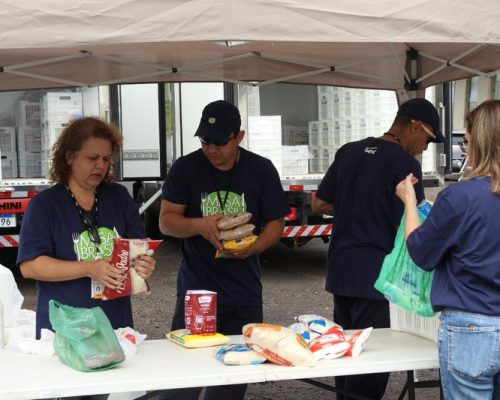 Paixão solidária: encontro de carros antigos em Ribeirão Preto arrecada toneladas de alimentos para o programa Mesa Brasil