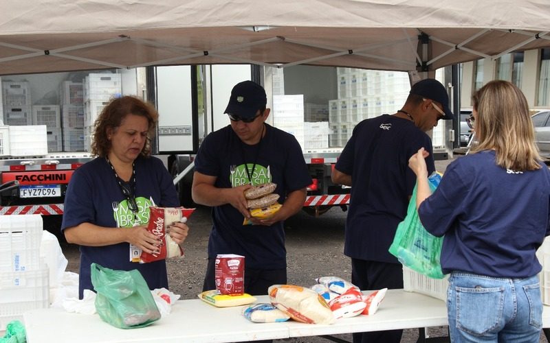Paixão solidária: encontro de carros antigos em Ribeirão Preto arrecada toneladas de alimentos para o programa Mesa Brasil