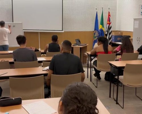 Projeto gratuito promove a escolarização de jovens e adultos no RibeirãoShopping e ShoppingSantaÚrsula