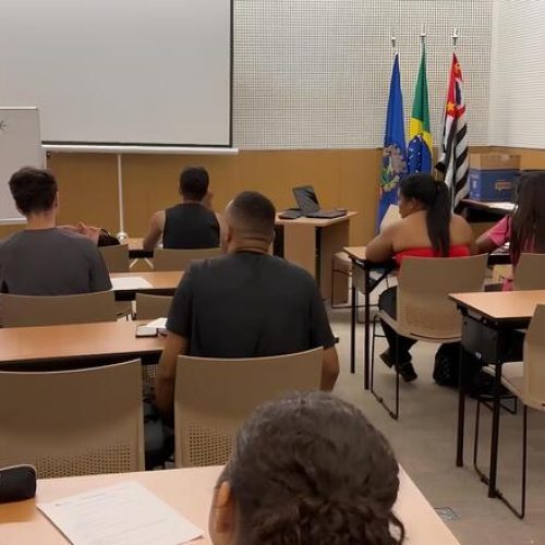 Projeto gratuito promove a escolarização de jovens e adultos no RibeirãoShopping e ShoppingSantaÚrsula
