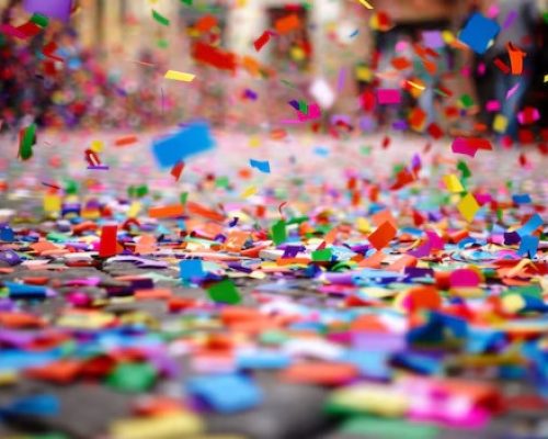 Cuidados com o celular antes, durante e depois da folia