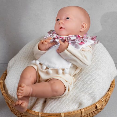 Bebês reborn: entre os benefícios terapêuticos e os desafios legais e emocionais