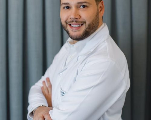 Tricologista explica as diferenças entre hidratação, nutrição e reconstrução e alerta para o risco da ‘saturação capilar’