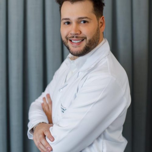 Tricologista explica as diferenças entre hidratação, nutrição e reconstrução e alerta para o risco da ‘saturação capilar’