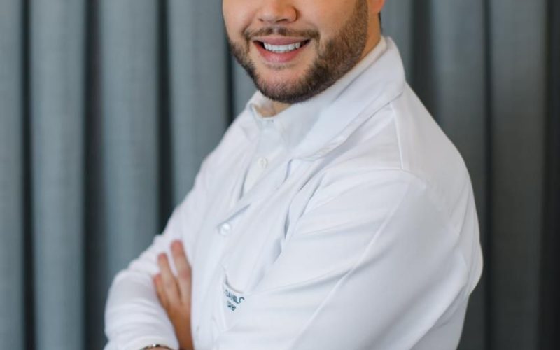 Tricologista explica as diferenças entre hidratação, nutrição e reconstrução e alerta para o risco da ‘saturação capilar’