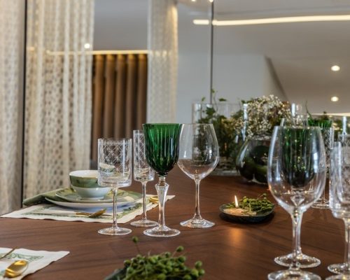 Inspire-se: do funcional ao acolhedor, mobiliários se tornam protagonistas nas celebrações de final de ano