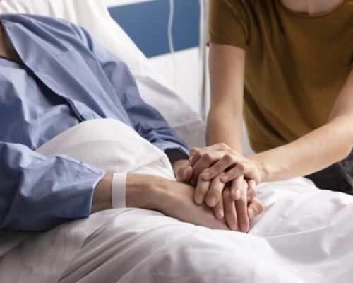 Casos de câncer devem chegar a 781 mil por ano no Brasil e reforçam debate sobre prevenção e acesso ao diagnóstico