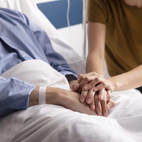 Casos de câncer devem chegar a 781 mil por ano no Brasil e reforçam debate sobre prevenção e acesso ao diagnóstico