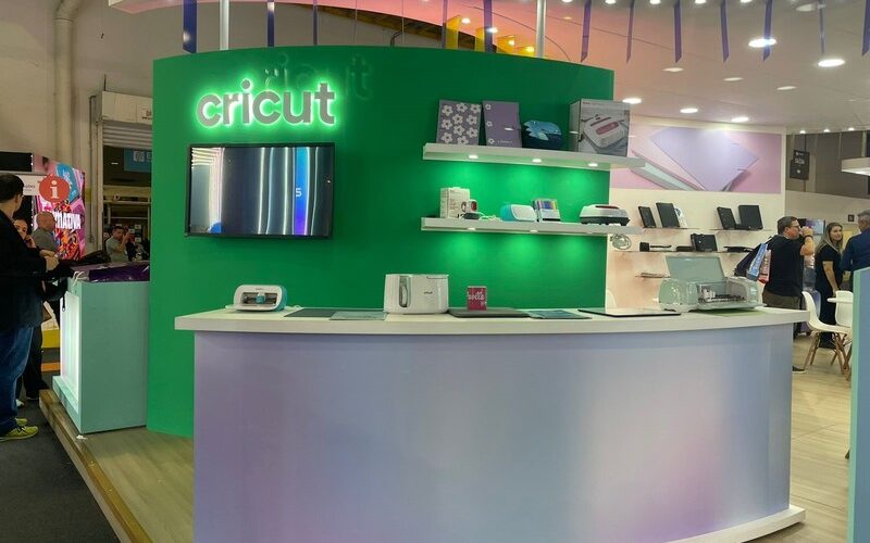Personalização e inovação são destaques da Cricut® durante a Escolar Office 2024