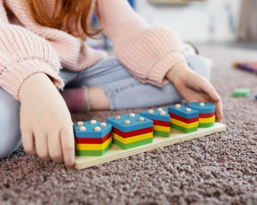 Como criar um PEI e adaptar materiais para crianças com TEA? Workshop gratuito acontece nesta quinta-feira (30)