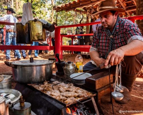Queima do Alho reúne famílias e mantém viva a cultura das comitivas boiadeiras em Barretos