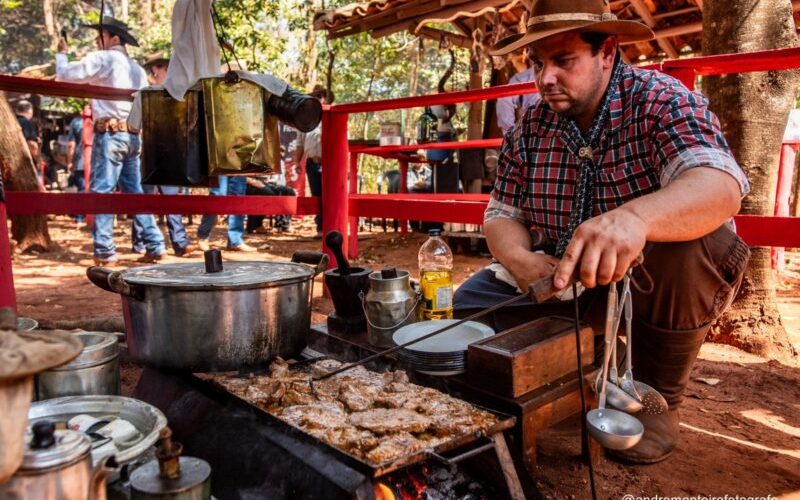 Queima do Alho reúne famílias e mantém viva a cultura das comitivas boiadeiras em Barretos