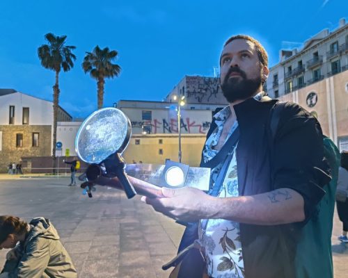 Poesia em luz: Cauê Maia ensina a construir Bazucas Poéticas no POW Festival em Ribeirão Preto