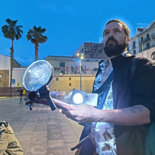 Poesia em luz: Cauê Maia ensina a construir Bazucas Poéticas no POW Festival em Ribeirão Preto