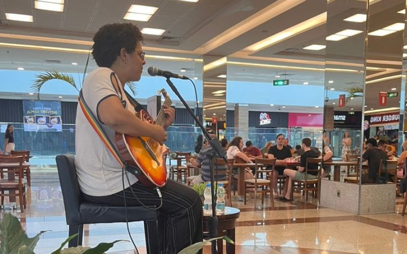 Poesia em luz: Cauê Maia ensina a construir Bazucas Poéticas no POW Festival em Ribeirão Preto